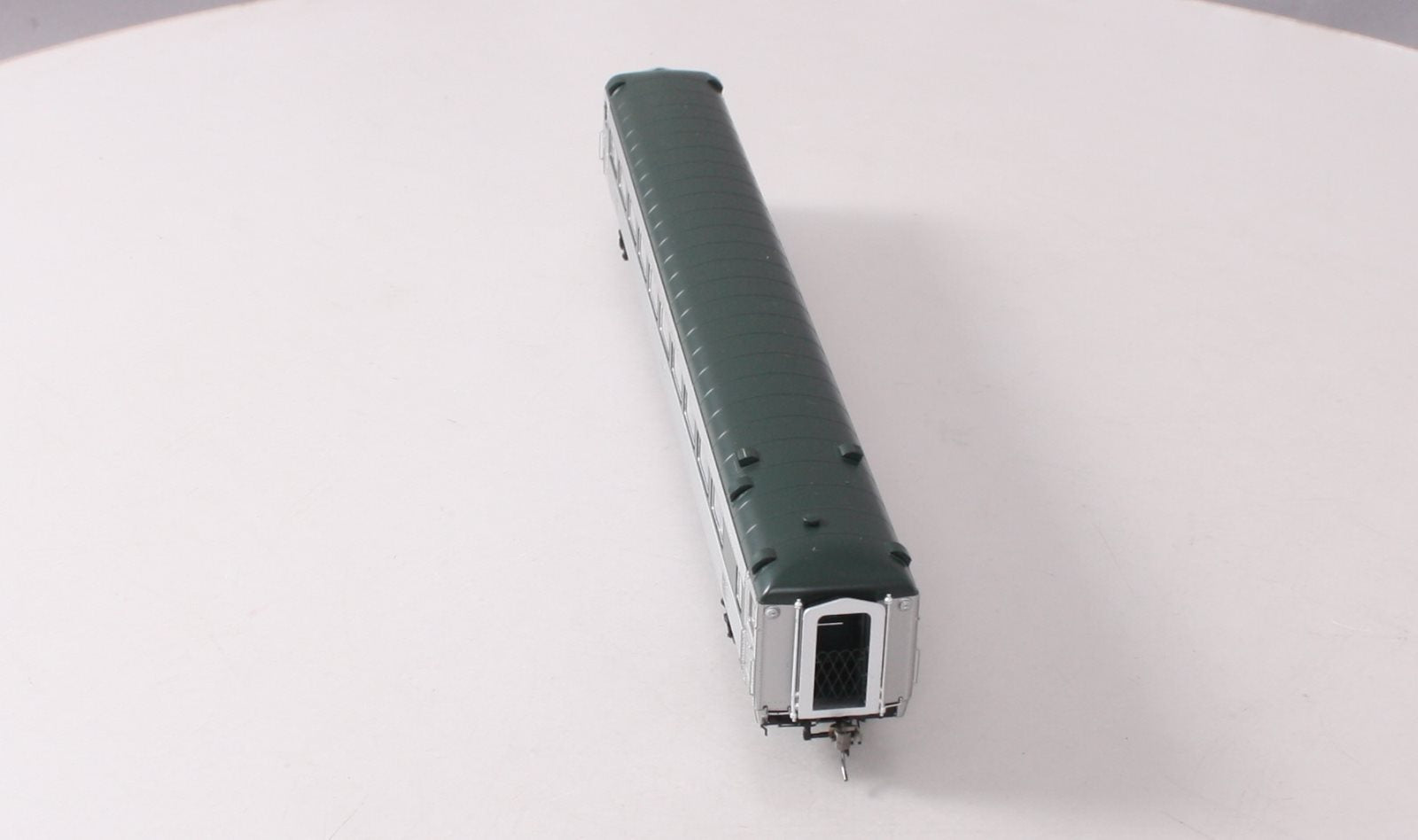 Rapido Trains 017200 HO New Haven Delivery 8600 Coach Skirted #8601