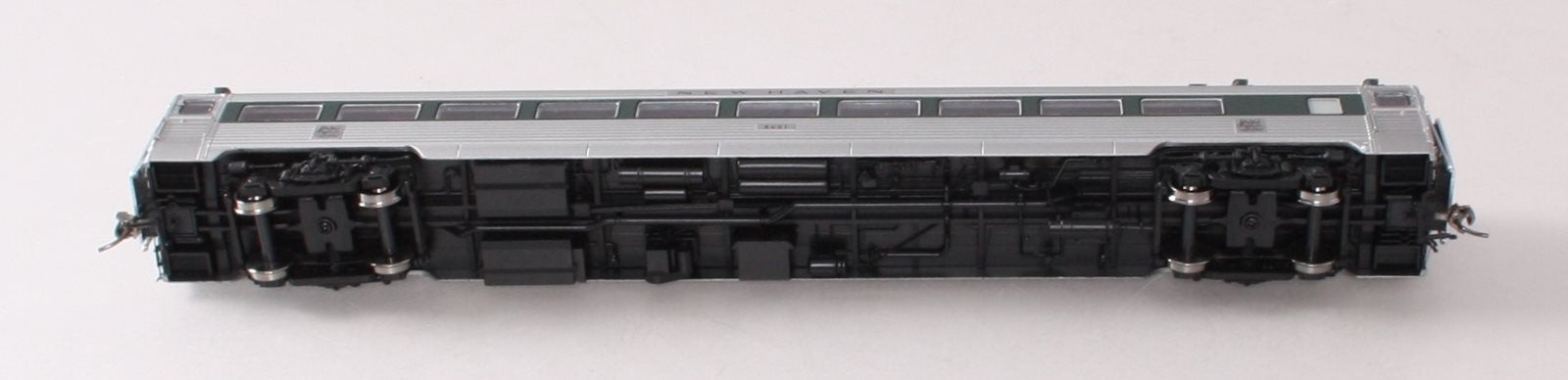 Rapido Trains 017200 HO New Haven Delivery 8600 Coach Skirted #8601
