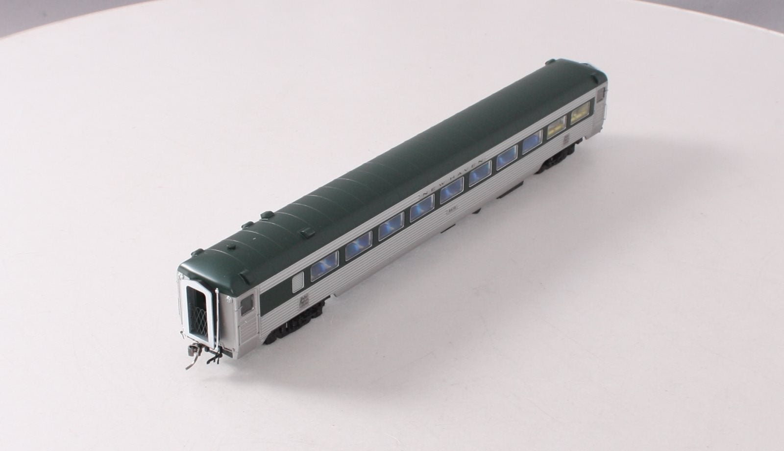 Rapido Trains 017201 HO New Haven Delivery 8600 Coach Skirted #8610