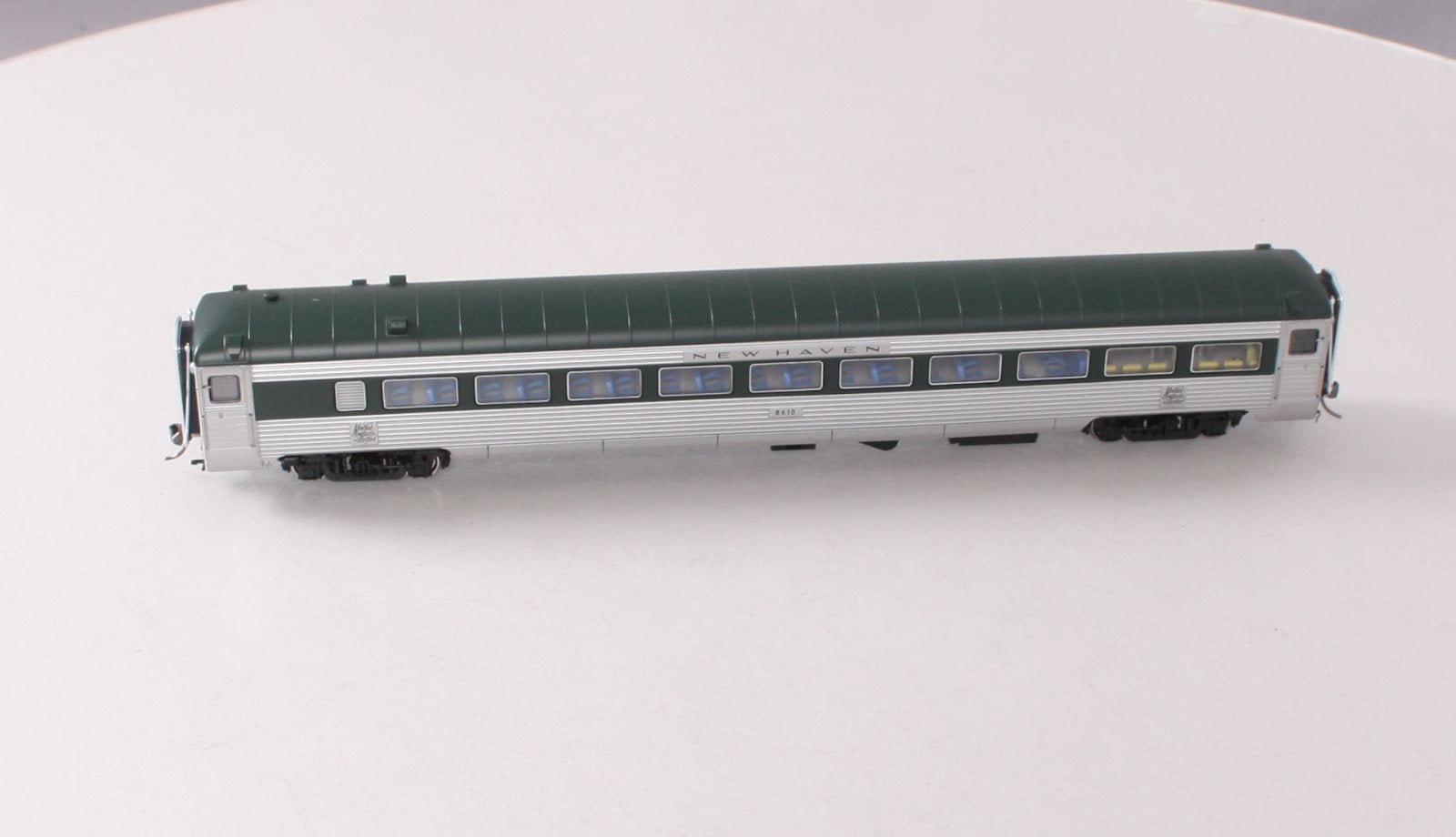 Rapido Trains 017201 HO New Haven Delivery 8600 Coach Skirted #8610