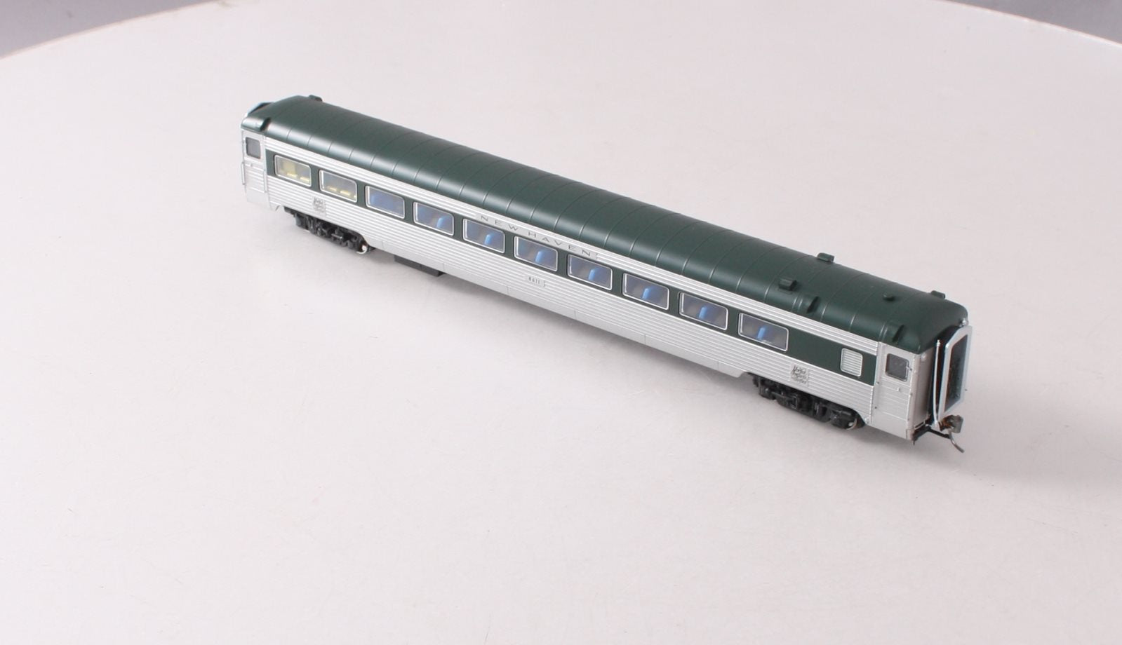 Rapido Trains 017202 HO New Haven Delivery 8600 SS Coach Skirted #8611