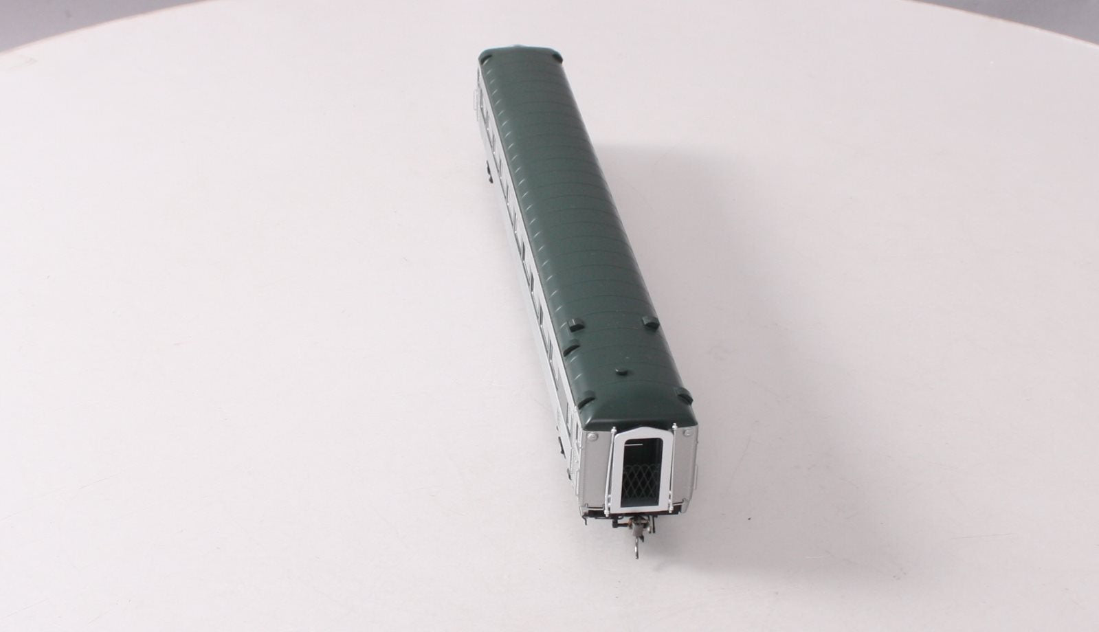 Rapido Trains 017202 HO New Haven Delivery 8600 SS Coach Skirted #8611