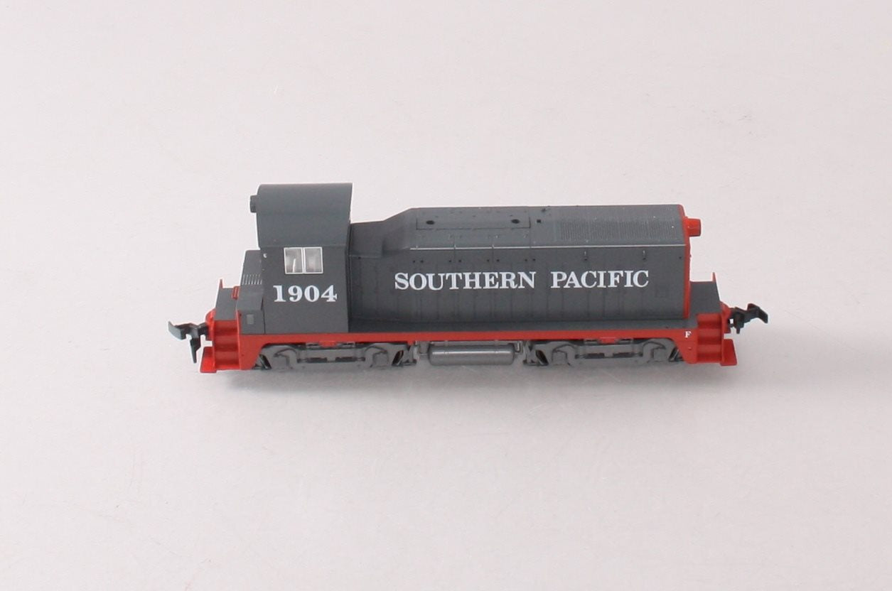 Kato 37-11B HO Southern Pacific EMD NW2 Phase II Diesel Locomotive #1904 -DC