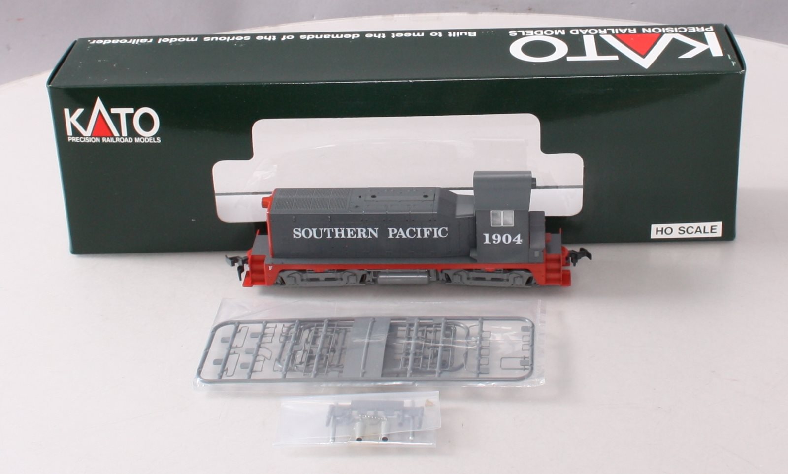 Kato 37-11B HO Southern Pacific EMD NW2 Phase II Diesel Locomotive #1904 -DC