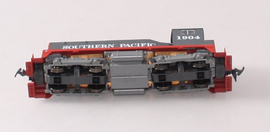 Kato 37-11B HO Southern Pacific EMD NW2 Phase II Diesel Locomotive #1904 -DC