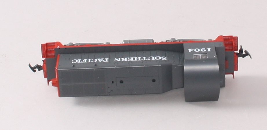 Kato 37-11B HO Southern Pacific EMD NW2 Phase II Diesel Locomotive #1904 -DC