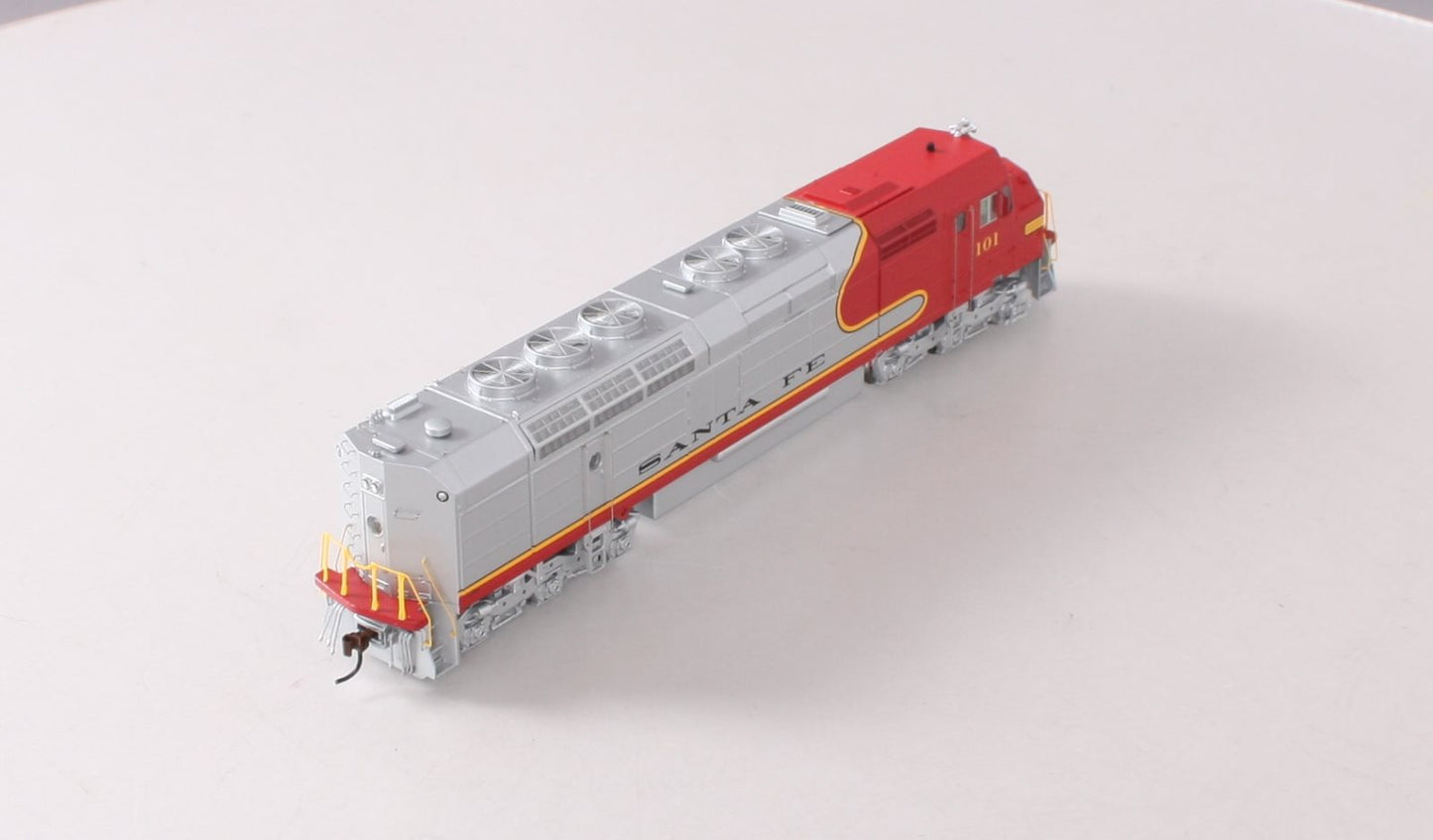 Athearn G67661 HO Santa Fe/Superchief FP45 Diesel Locomotive w/DCC & Sound #101