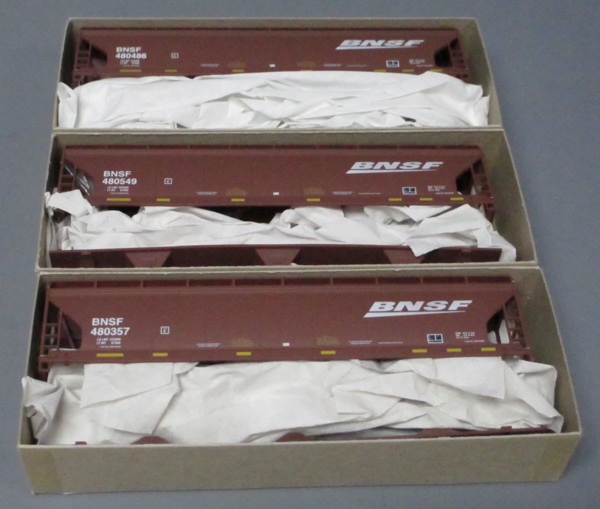 Accurail 12078 HO Burlington Northern Santa Fe ACE 3-Bay Covered Hopper (6)