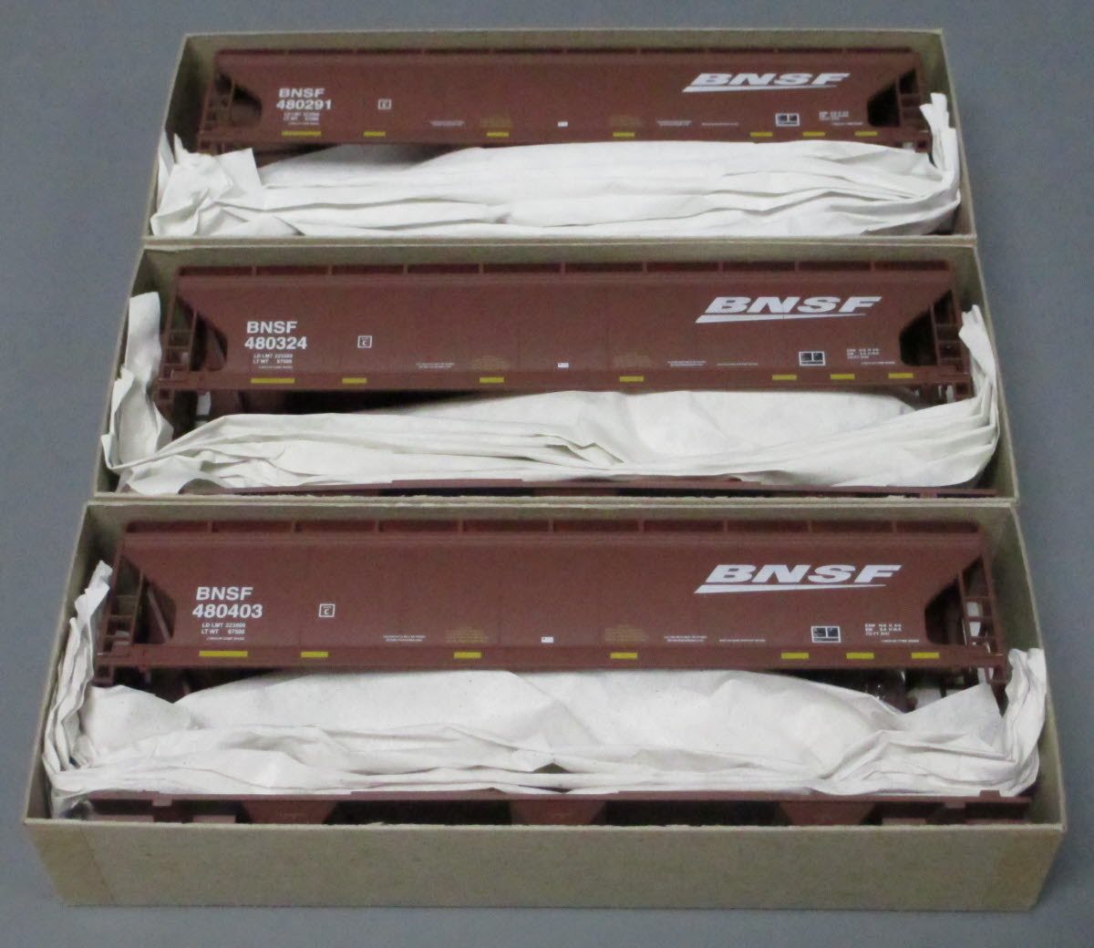 Accurail 12078 HO Burlington Northern Santa Fe ACE 3-Bay Covered Hopper (6)