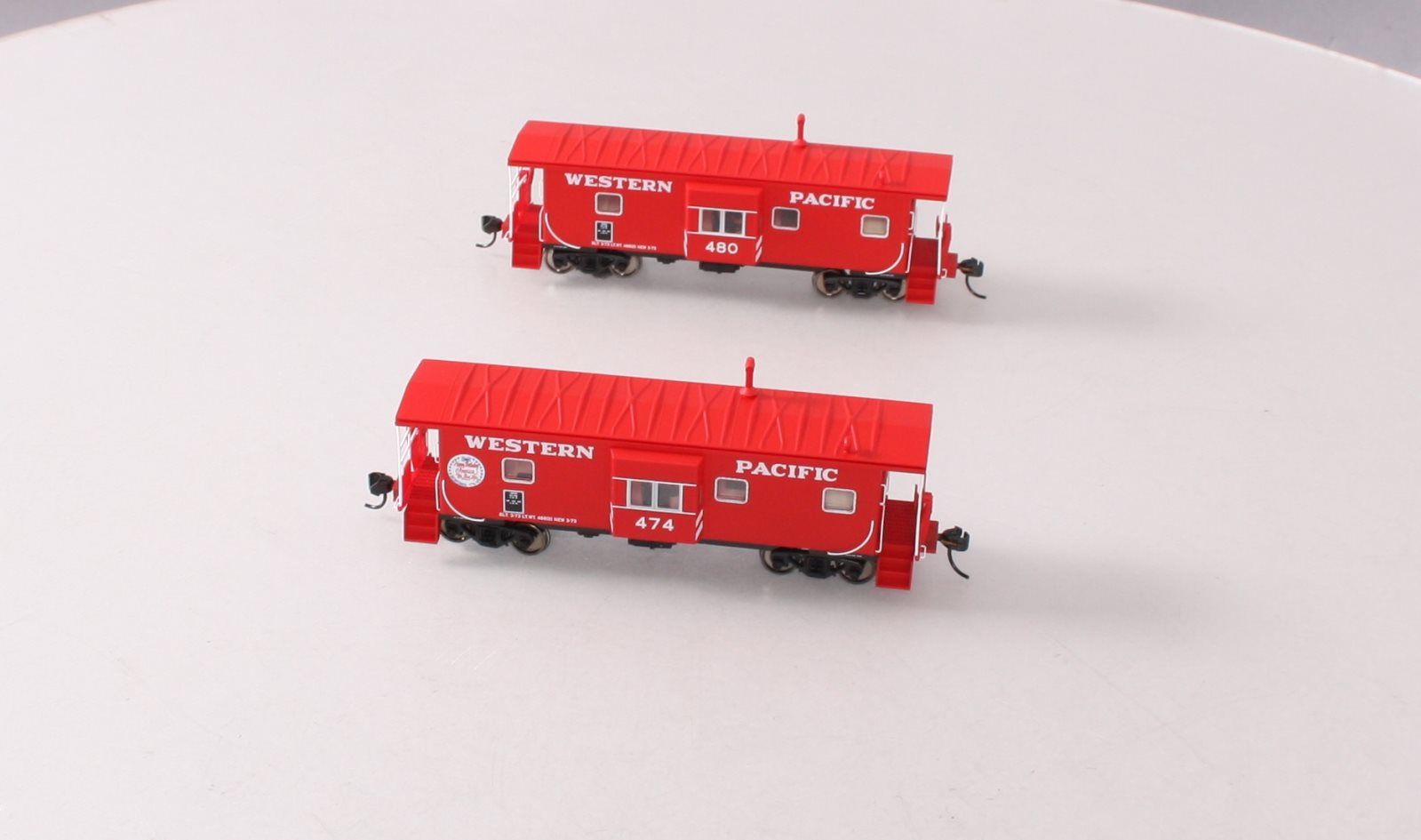 Walthers 932-240458 HO WP International Steel Bay Window Caboose (Set of 2)