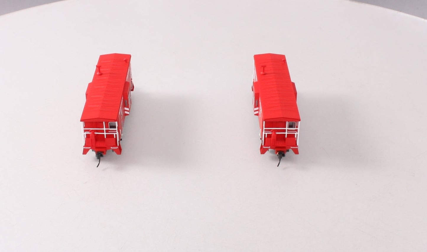 Walthers 932-240458 HO WP International Steel Bay Window Caboose (Set of 2)