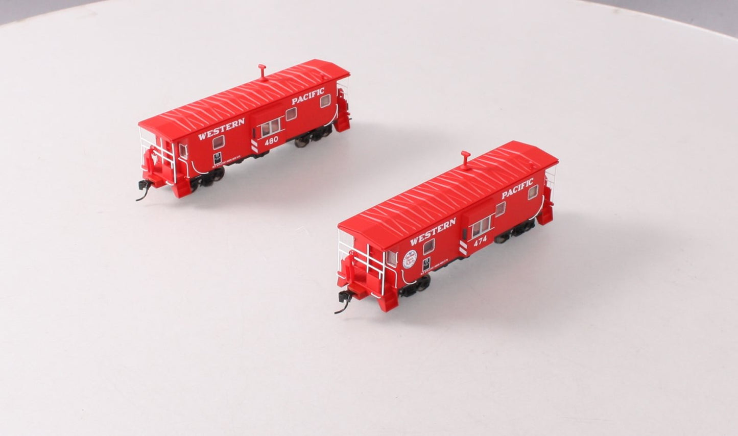 Walthers 932-240458 HO WP International Steel Bay Window Caboose (Set of 2)