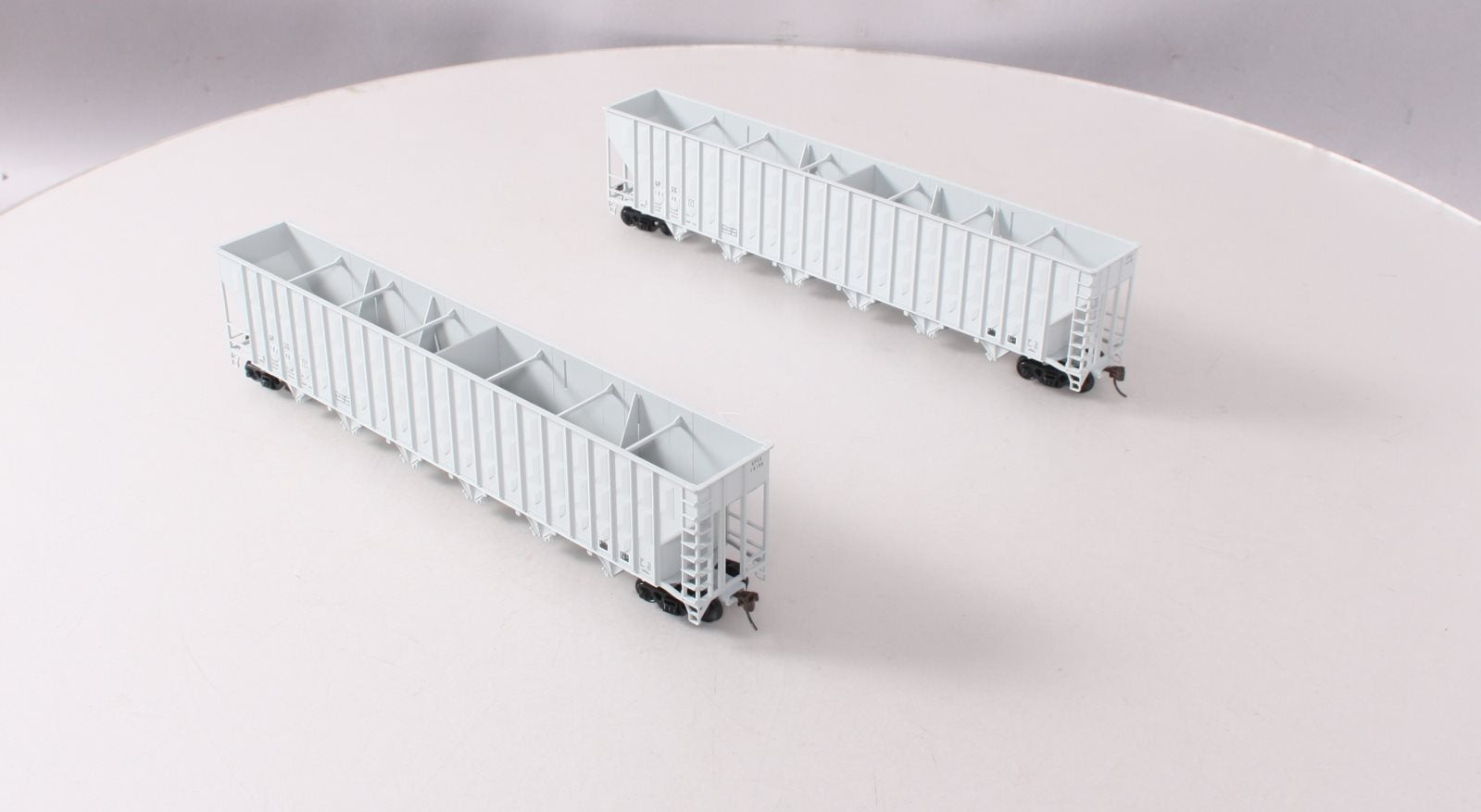 Walthers 932-25688 HO GP Greenville 7K Cubic Feet Wood Chip Hopper (2Pack)
