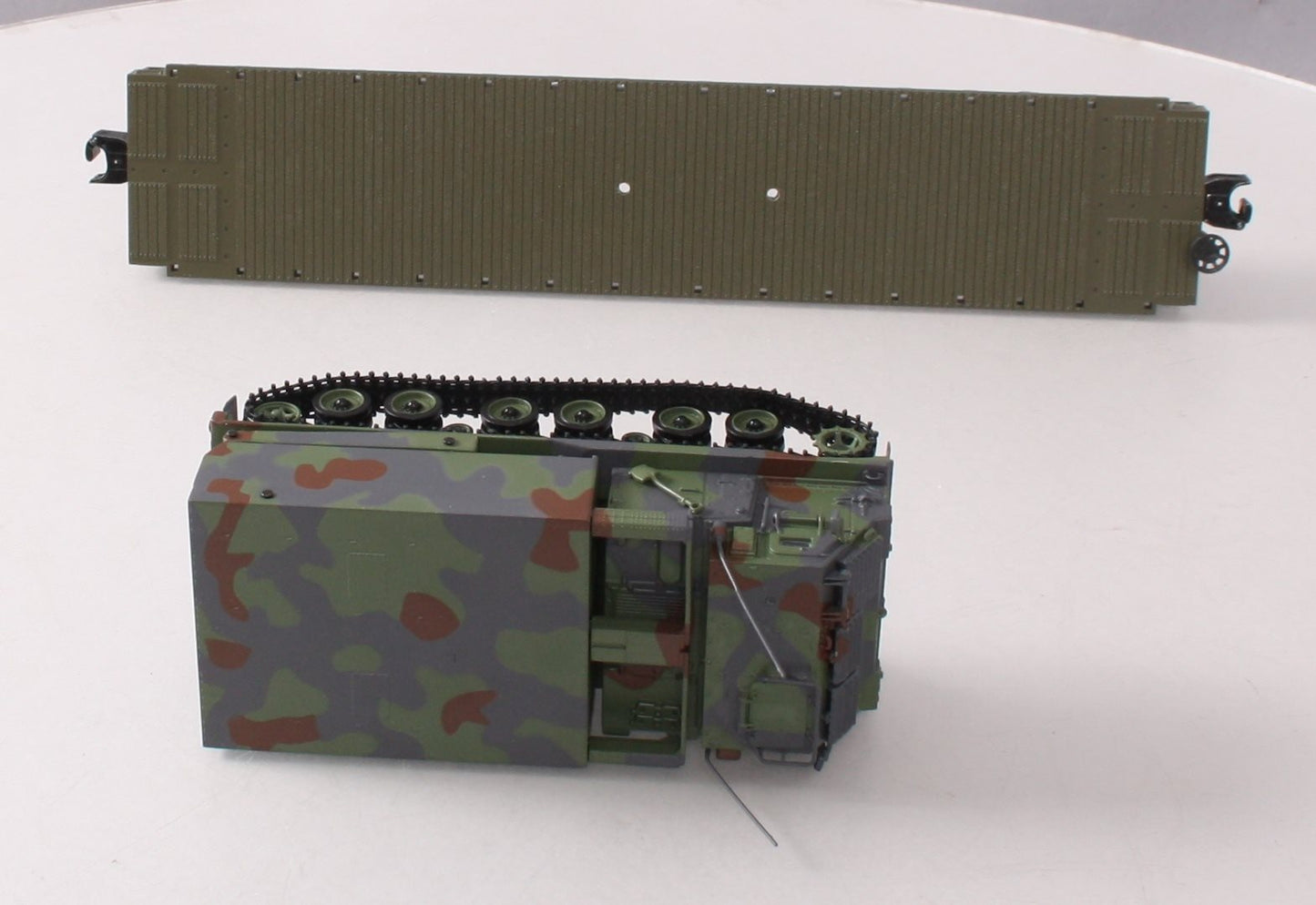 MTH 30-76843 O Gauge U.S. Army Flat Car with M270 Rocket Launcher