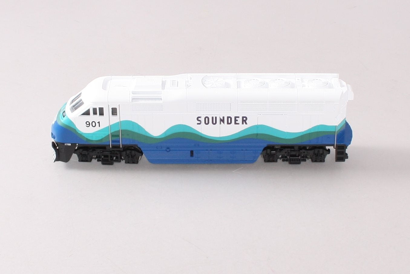 Athearn 2610 HO Scale Seattle Sounder F59PHI Powered Diesel Locomotive #901 LN/Box
