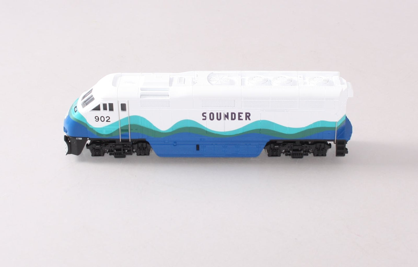 Athearn 2611 HO Scale Seattle Sounder F59PHI Powered Diesel Locomotive #902 LN/Box