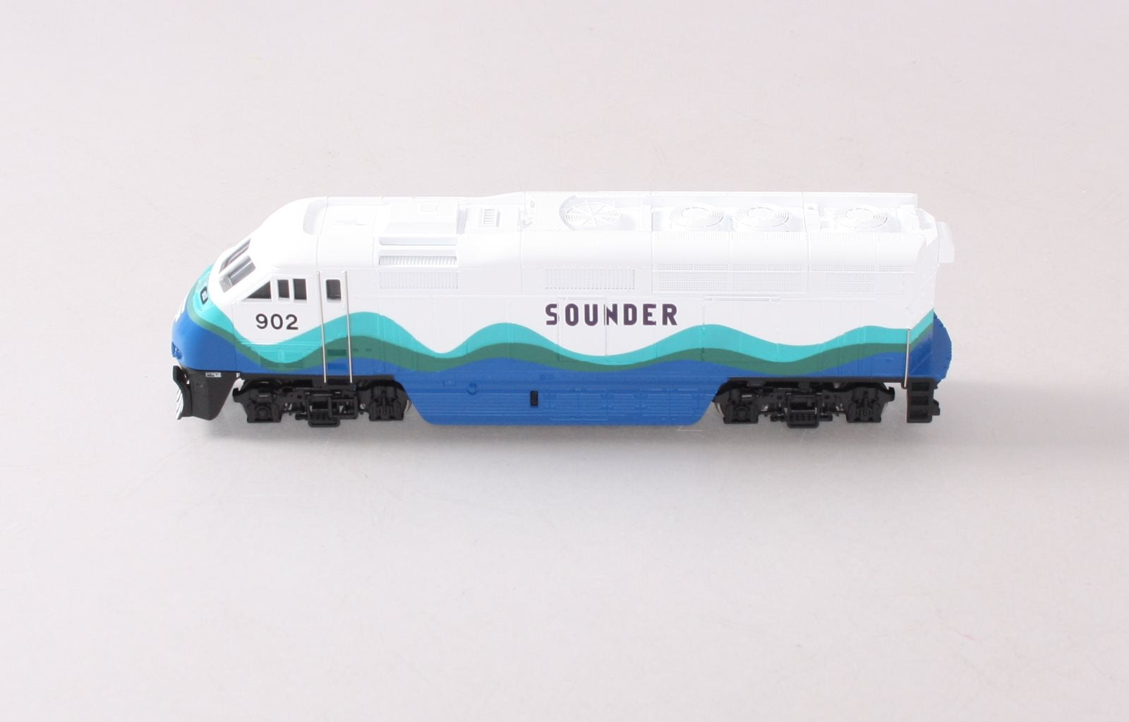 Athearn 2611 HO Scale Seattle Sounder F59PHI Powered Diesel Locomotive #902 LN/Box