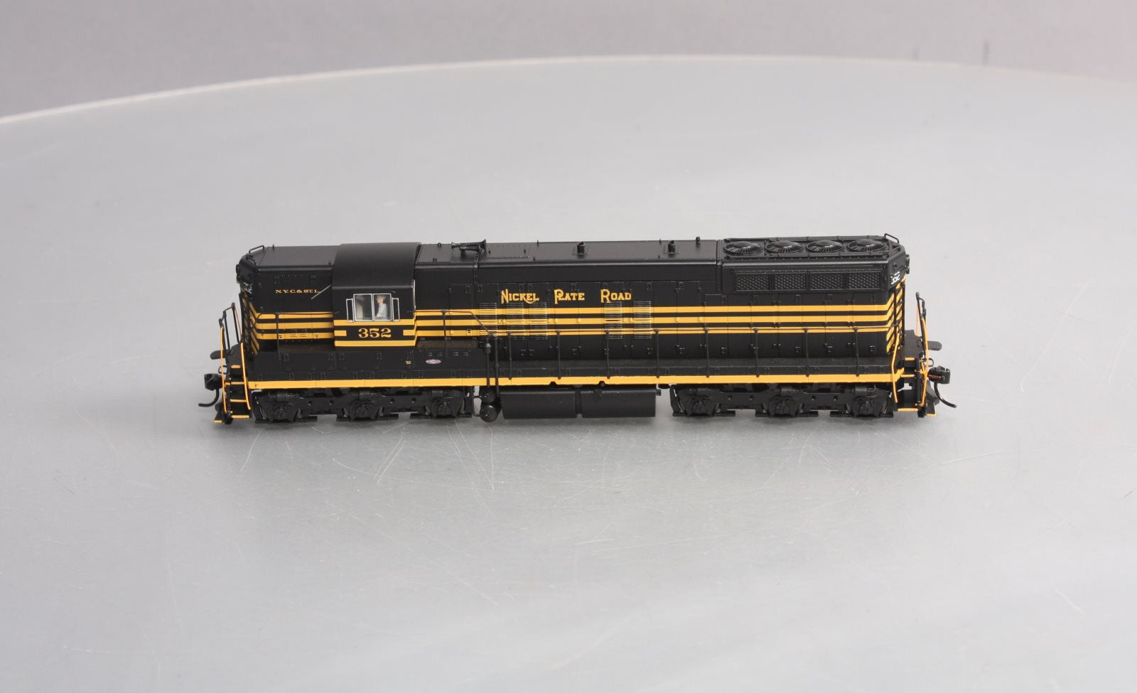 Broadway Limited 5814 HO Nickel Plate Road EMD SD9 3-Stripe Diesel Loco #352