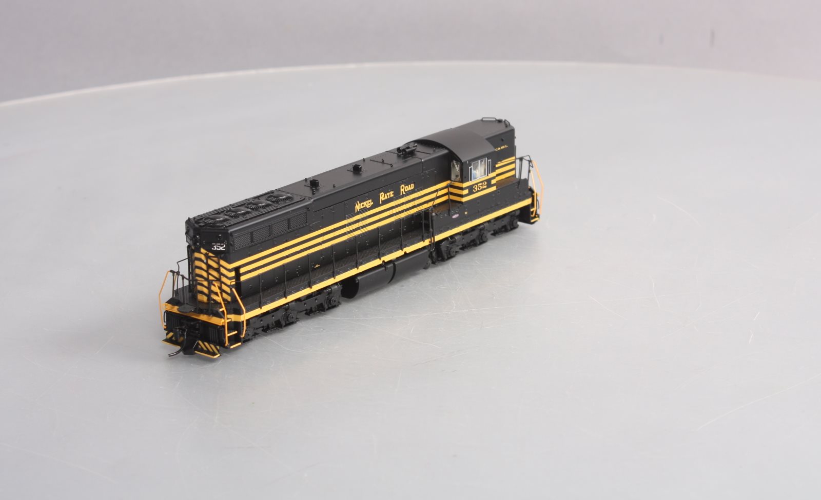 Broadway Limited 5814 HO Nickel Plate Road EMD SD9 3-Stripe Diesel Loco #352
