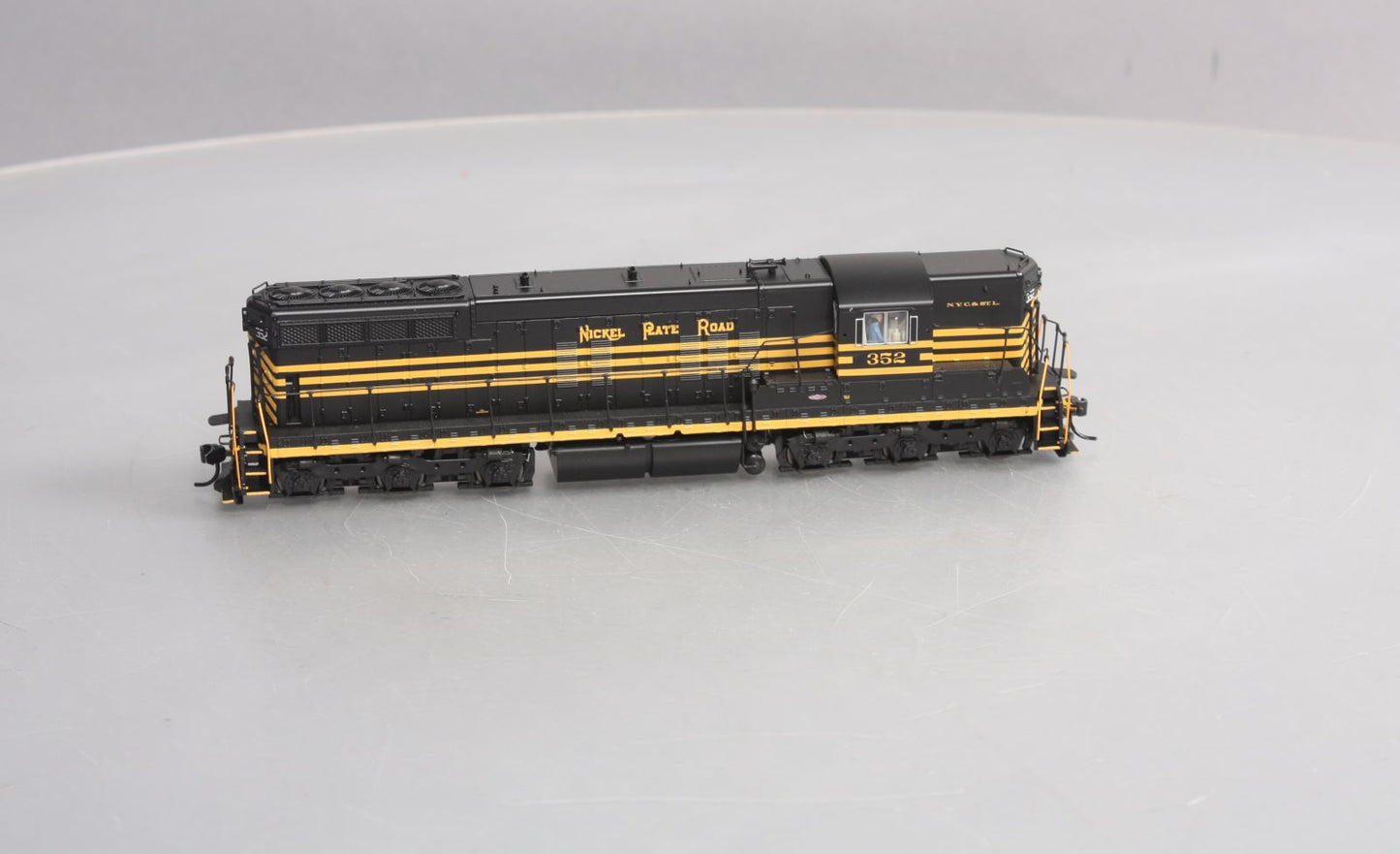 Broadway Limited 5814 HO Nickel Plate Road EMD SD9 3-Stripe Diesel Loco #352
