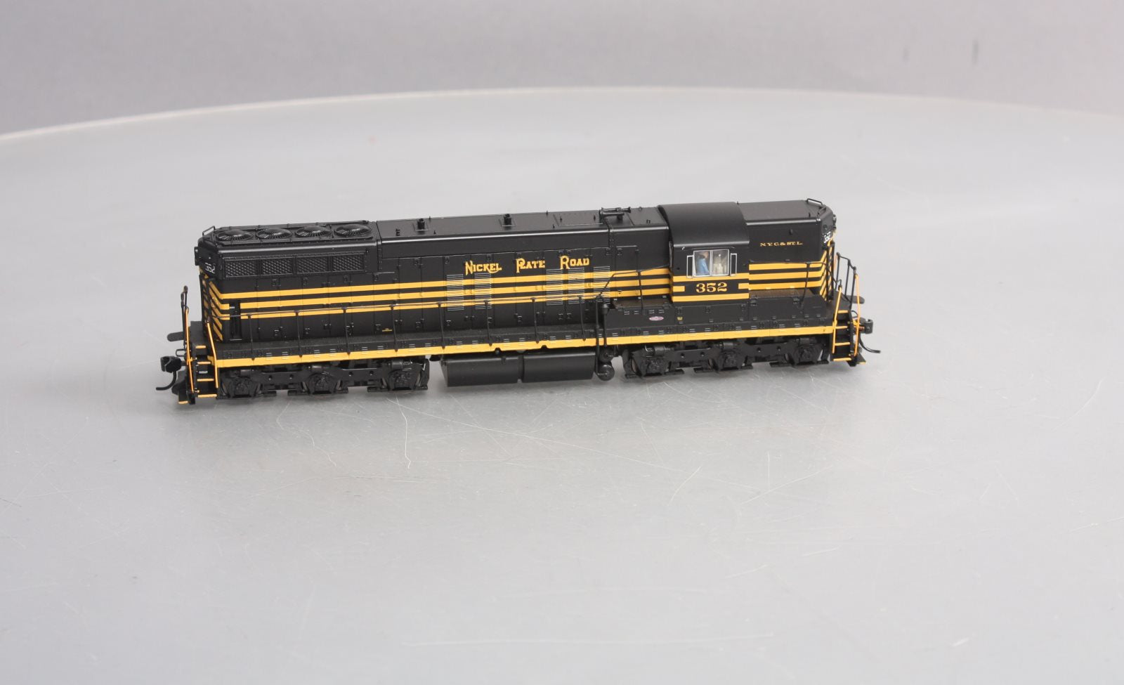 Broadway Limited 5814 HO Nickel Plate Road EMD SD9 3-Stripe Diesel Loco #352