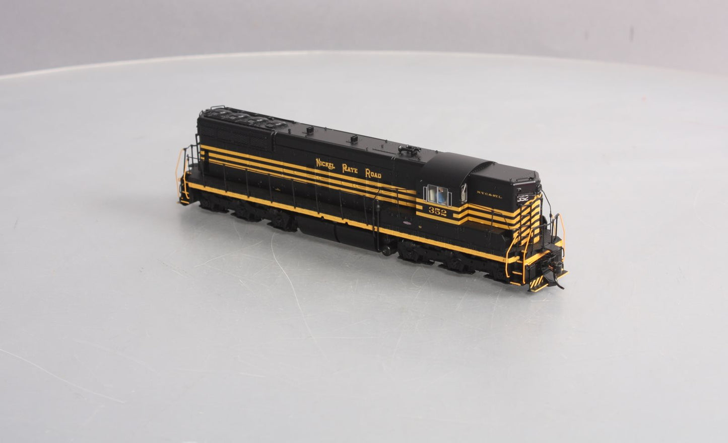 Broadway Limited 5814 HO Nickel Plate Road EMD SD9 3-Stripe Diesel Loco #352