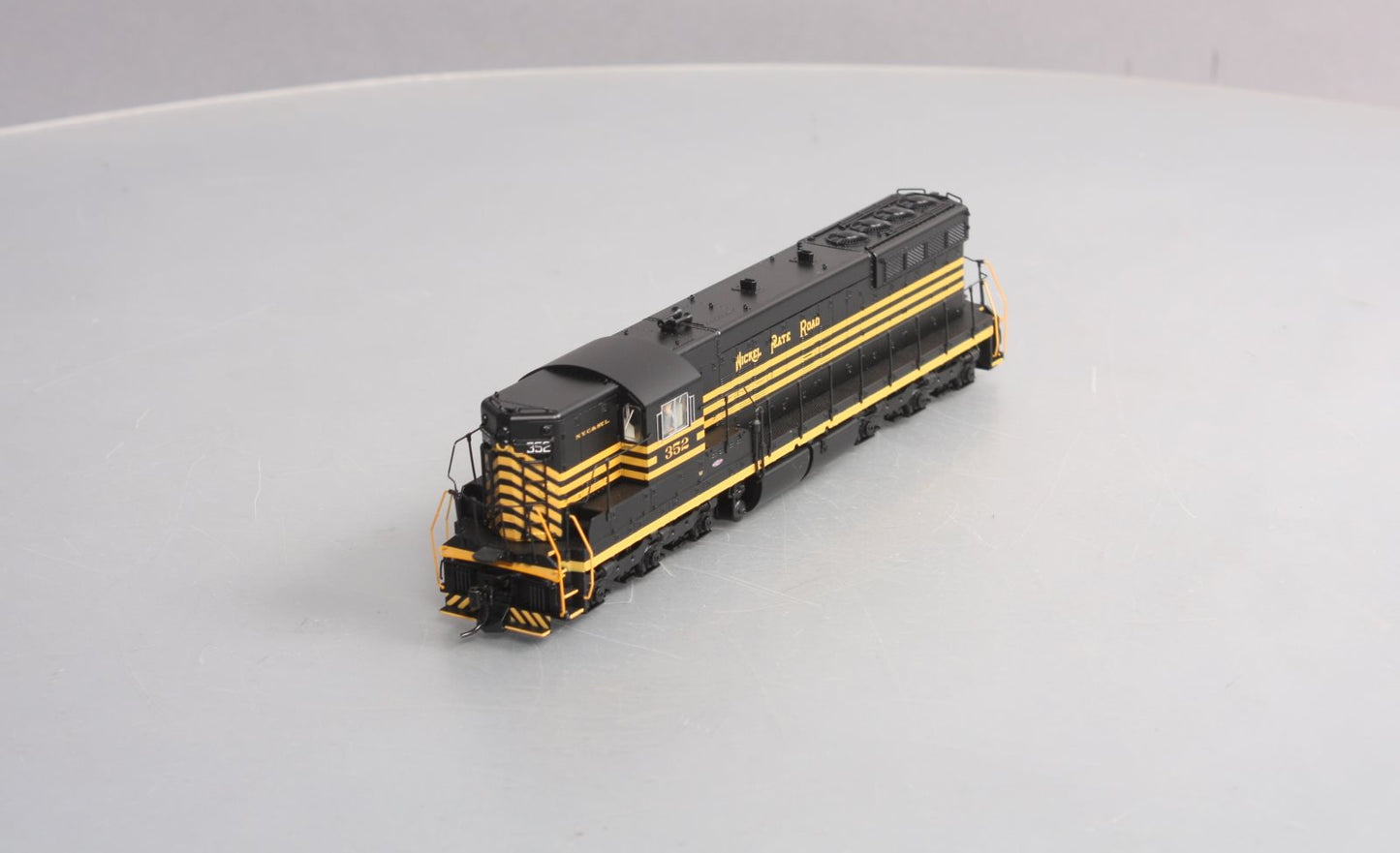 Broadway Limited 5814 HO Nickel Plate Road EMD SD9 3-Stripe Diesel Loco #352