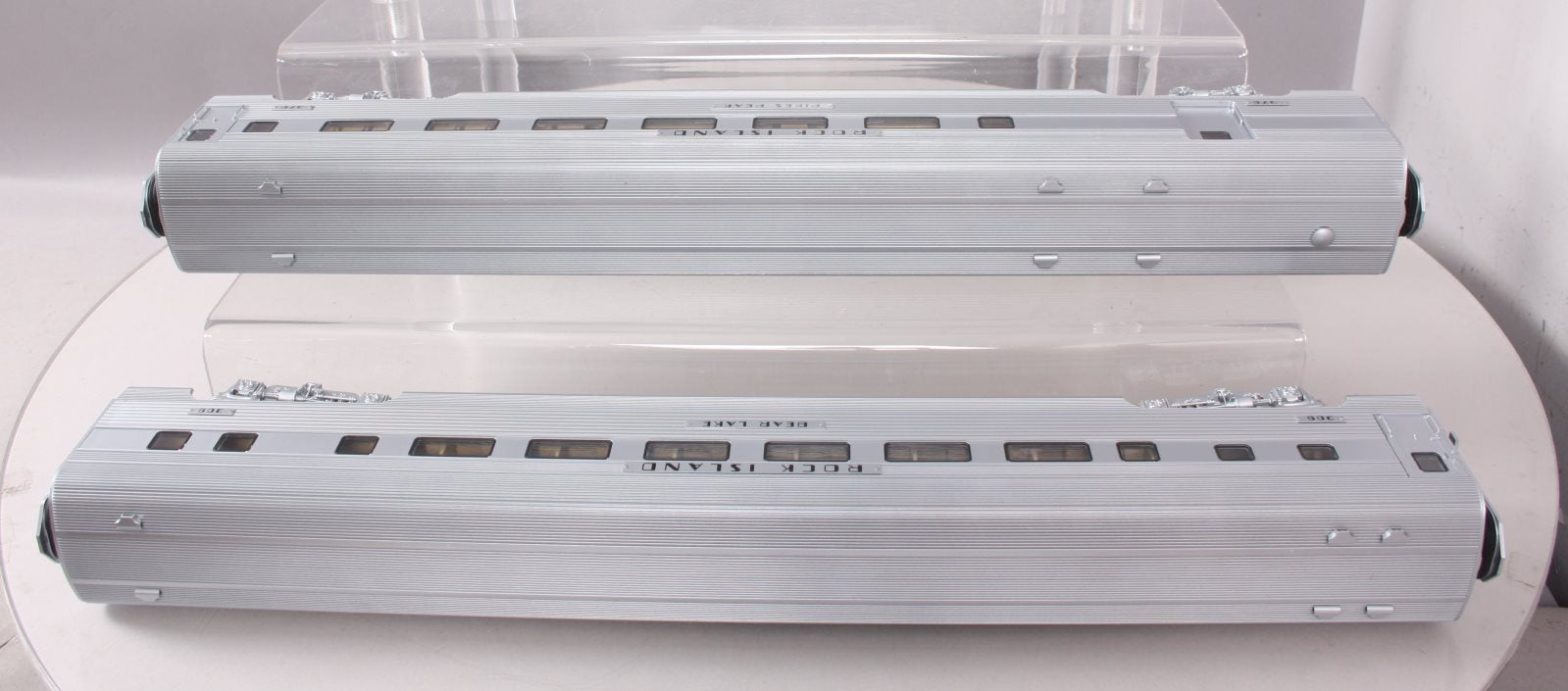 Lionel 6-82571 O Gauge Rock Island 21' Streamlined Passenger Car (Set of 2) LN/Box