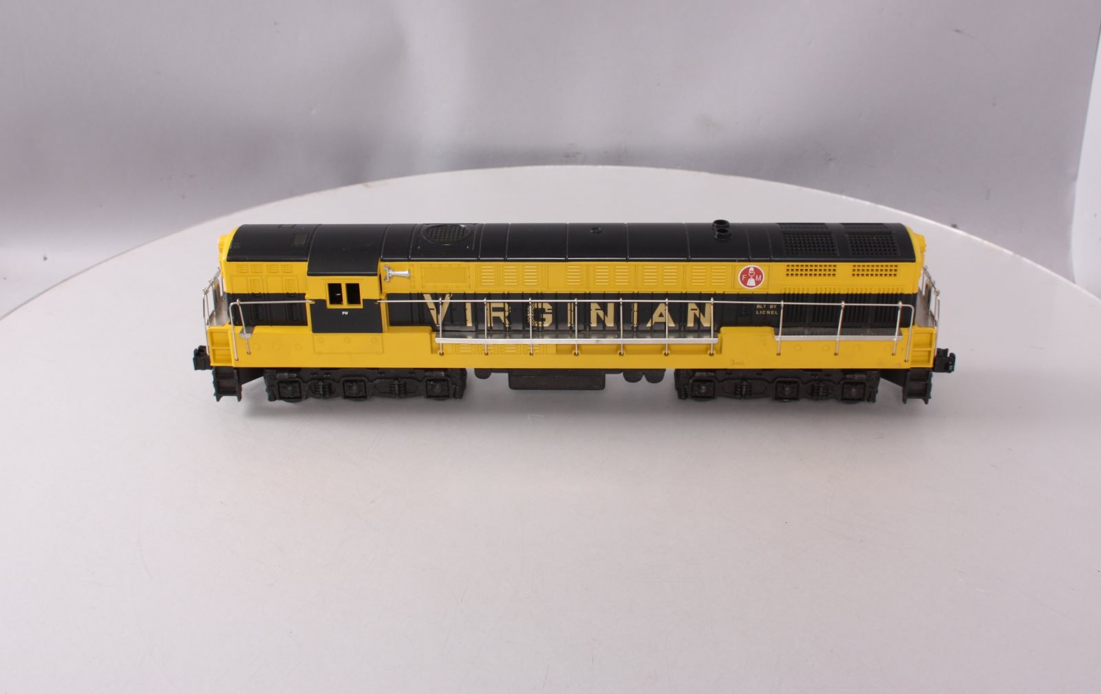 Lionel 6-18327 O Gauge Virginian FM Trainmaster Diesel Locomotive #2331 LN/Box