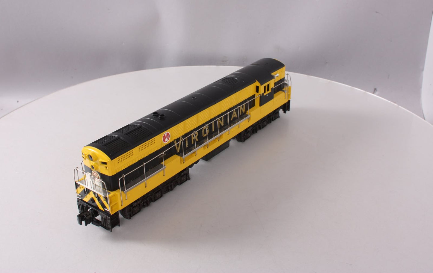 Lionel 6-18327 O Gauge Virginian FM Trainmaster Diesel Locomotive #2331 LN/Box