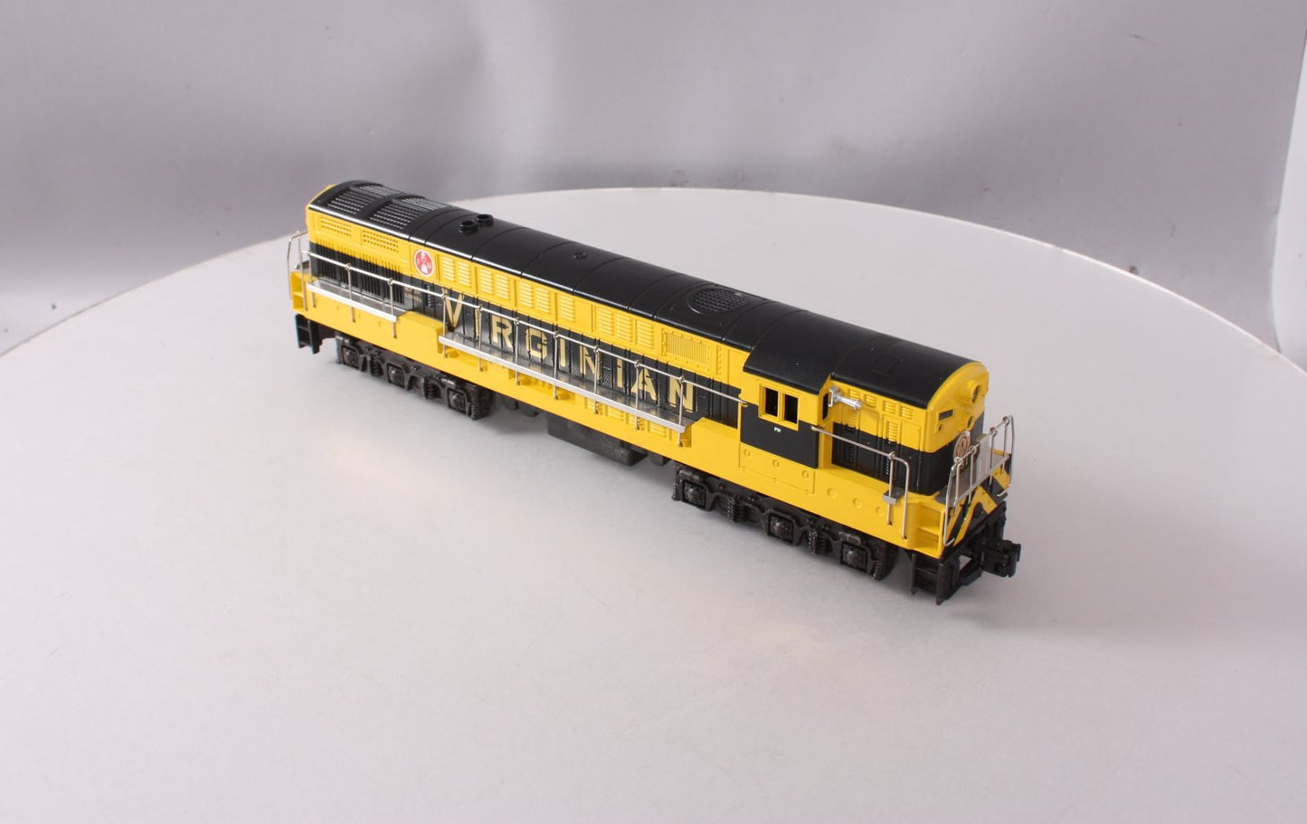 Lionel 6-18327 O Gauge Virginian FM Trainmaster Diesel Locomotive #2331 LN/Box