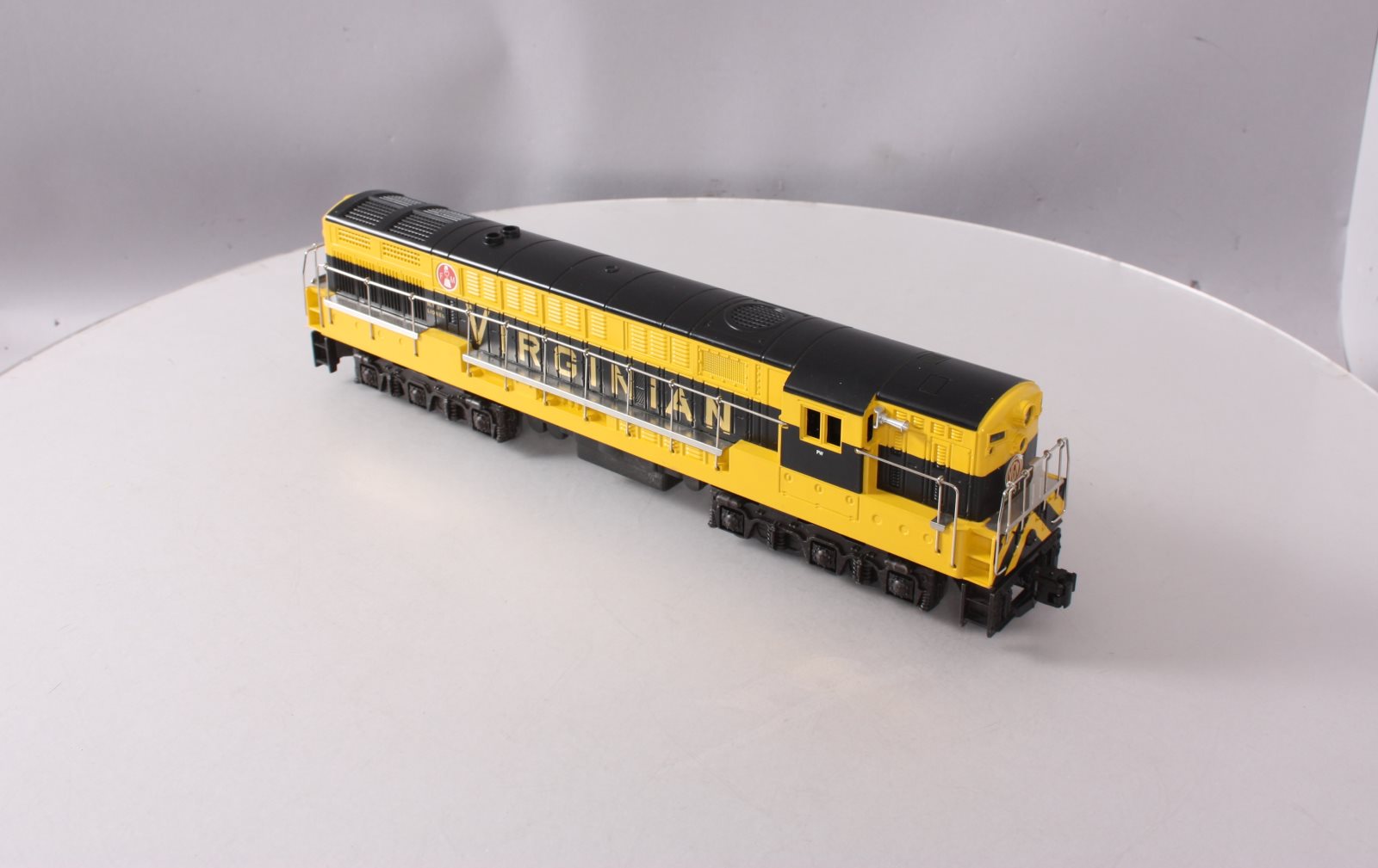 Lionel 6-18327 O Gauge Virginian FM Trainmaster Diesel Locomotive #2331 LN/Box