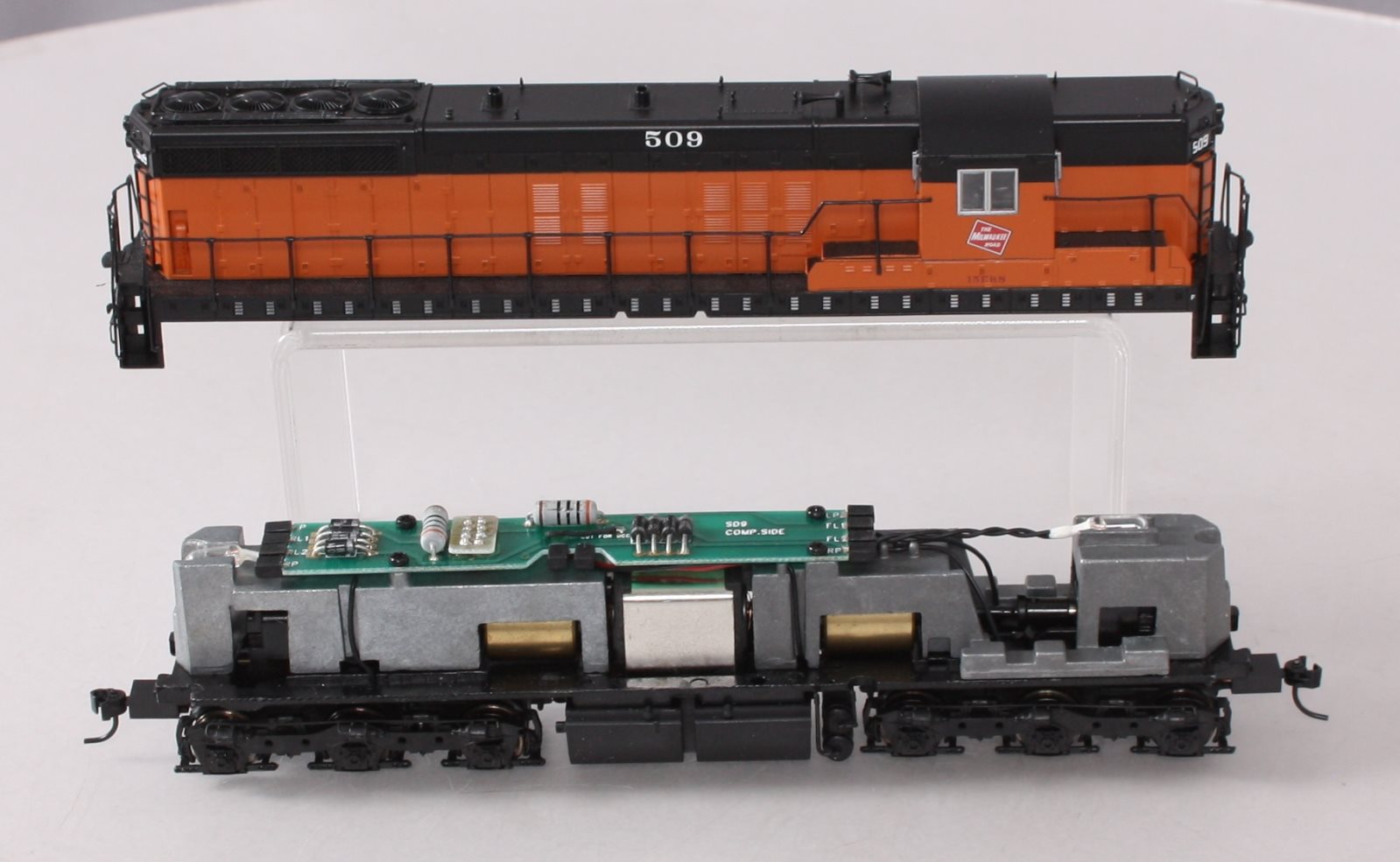 Proto 2000 30149 HO Milwaukee Road SD-7 Diesel Locomotive #509 LN/Box