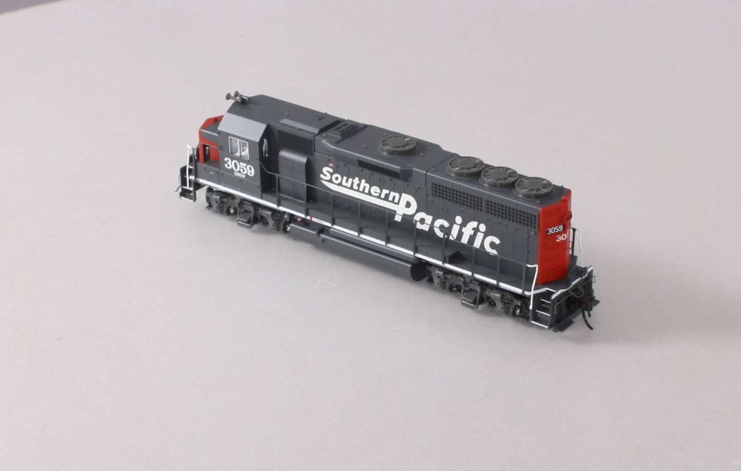 Atlas 8922 HO Southern Pacific GP-38 High Nose Diesel Locomotive #3059 MT/Box
