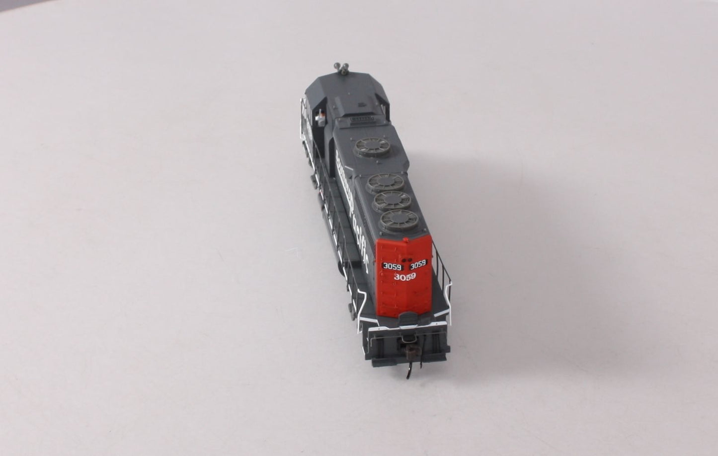 Atlas 8922 HO Southern Pacific GP-38 High Nose Diesel Locomotive #3059 MT/Box