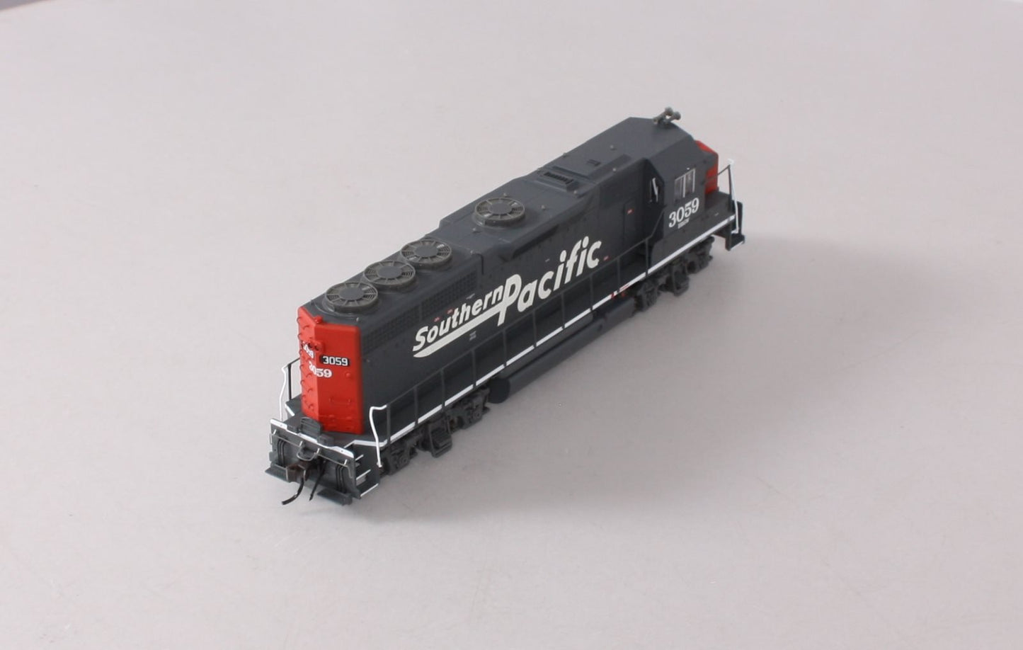 Atlas 8922 HO Southern Pacific GP-38 High Nose Diesel Locomotive #3059 MT/Box