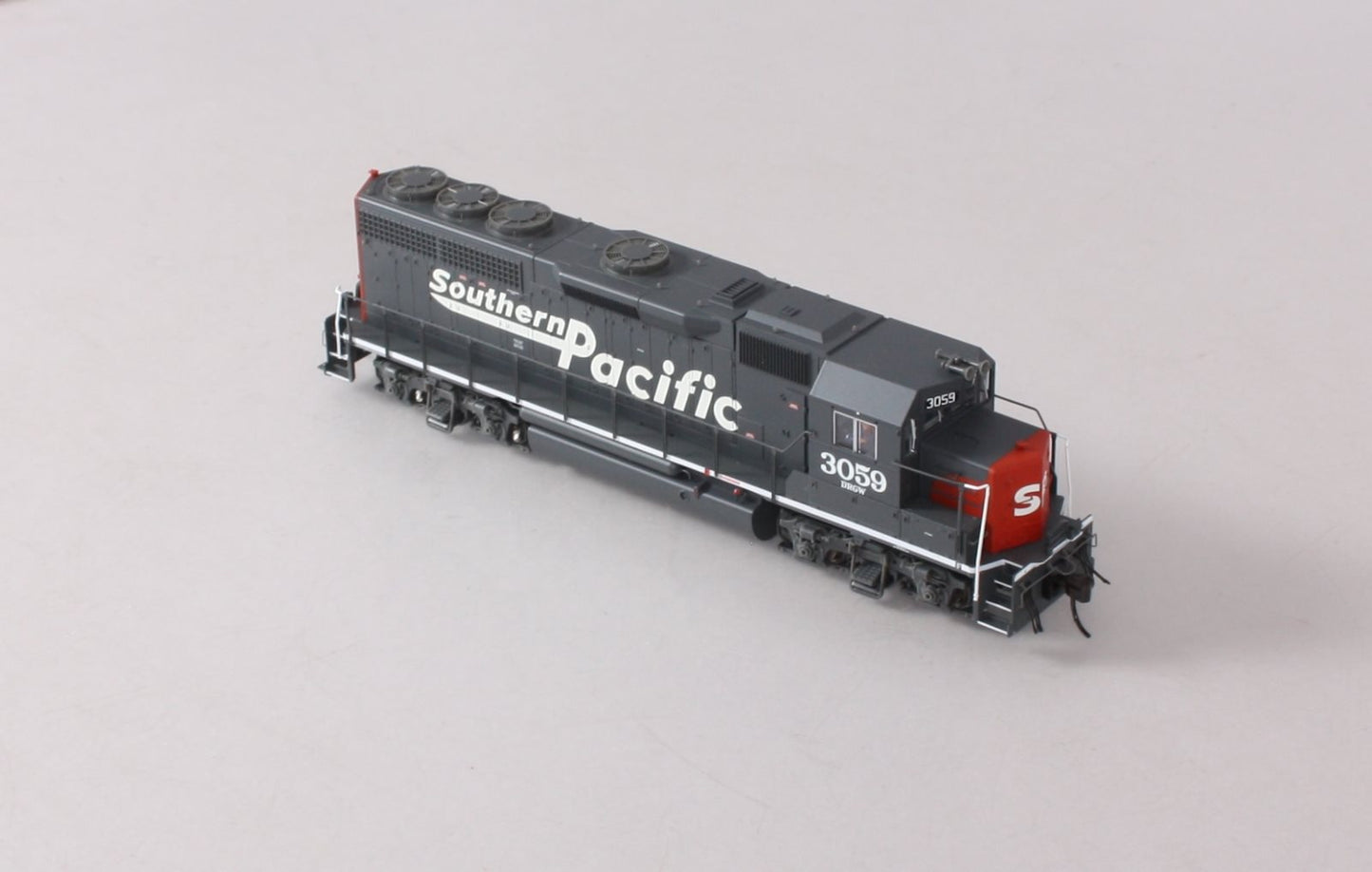 Atlas 8922 HO Southern Pacific GP-38 High Nose Diesel Locomotive #3059 MT/Box