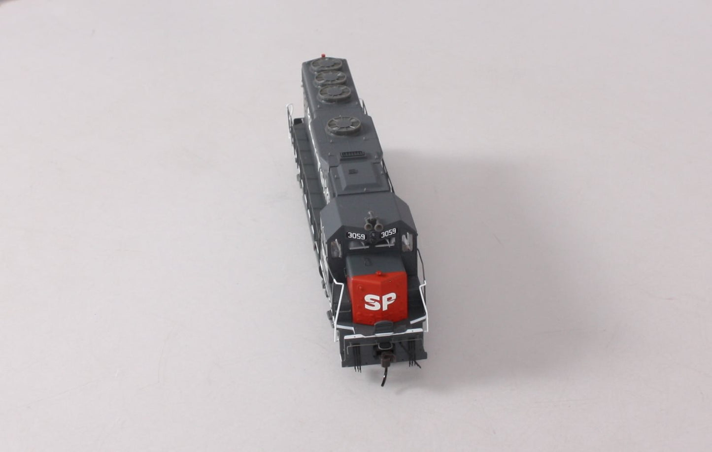 Atlas 8922 HO Southern Pacific GP-38 High Nose Diesel Locomotive #3059 MT/Box