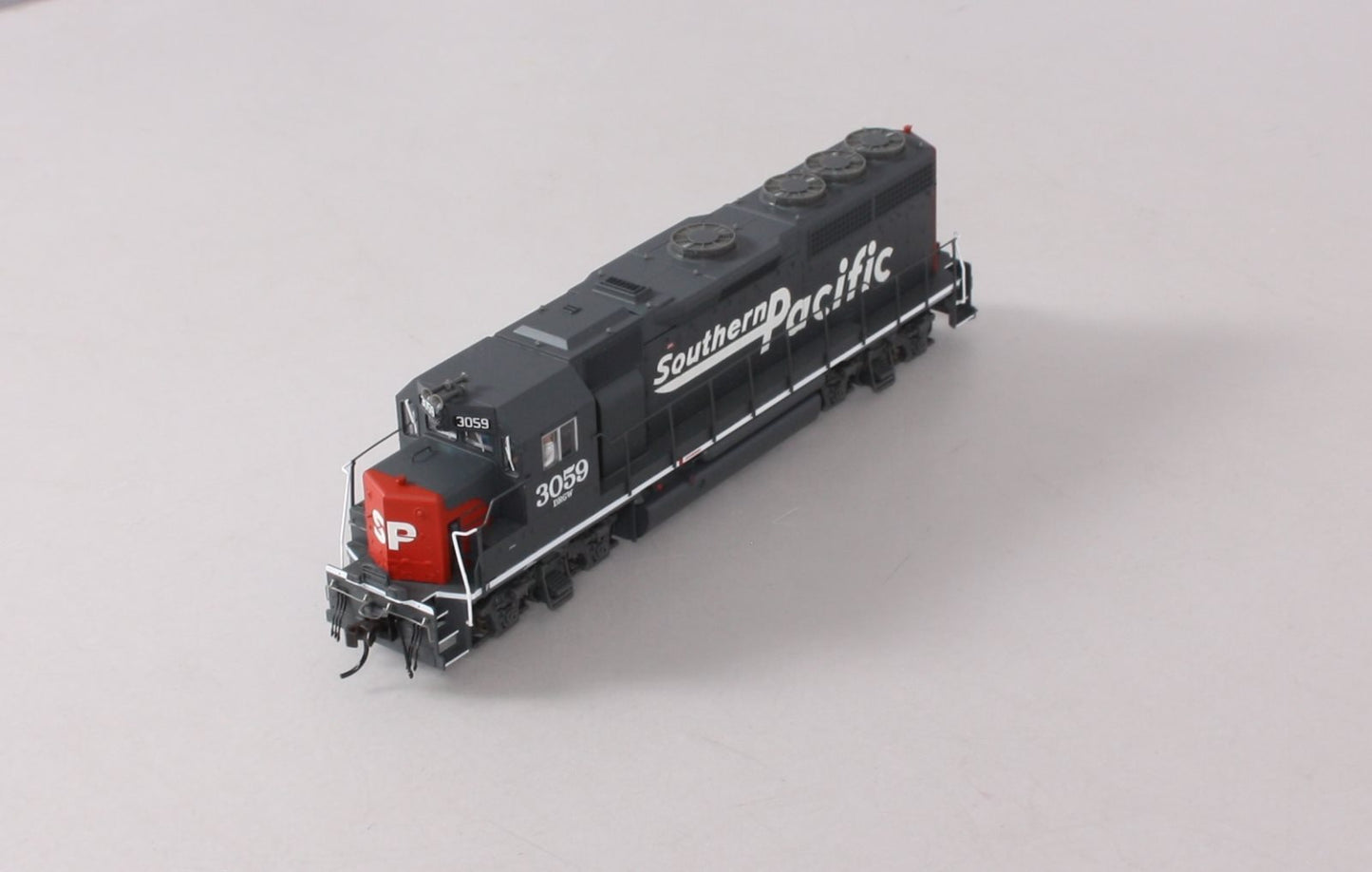 Atlas 8922 HO Southern Pacific GP-38 High Nose Diesel Locomotive #3059 MT/Box