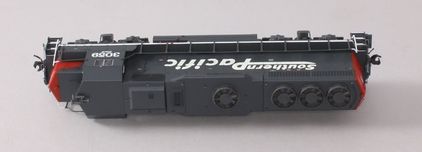 Atlas 8922 HO Southern Pacific GP-38 High Nose Diesel Locomotive #3059 MT/Box