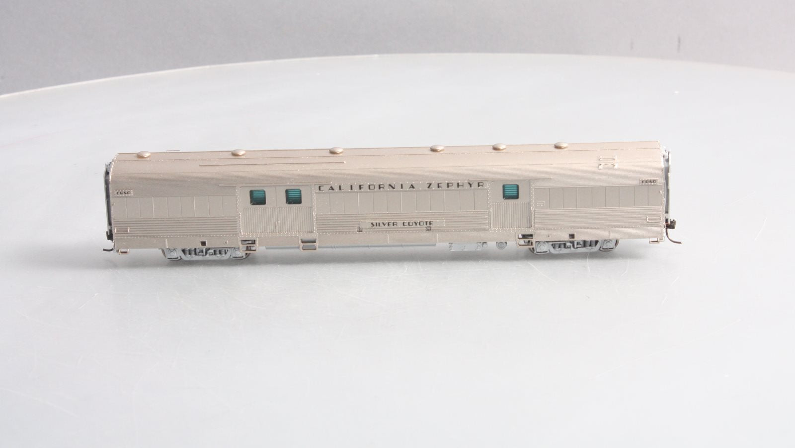 Broadway Limited 1491 HO Chicago, Burlington & Quincy Zephyr Baggage Car #905