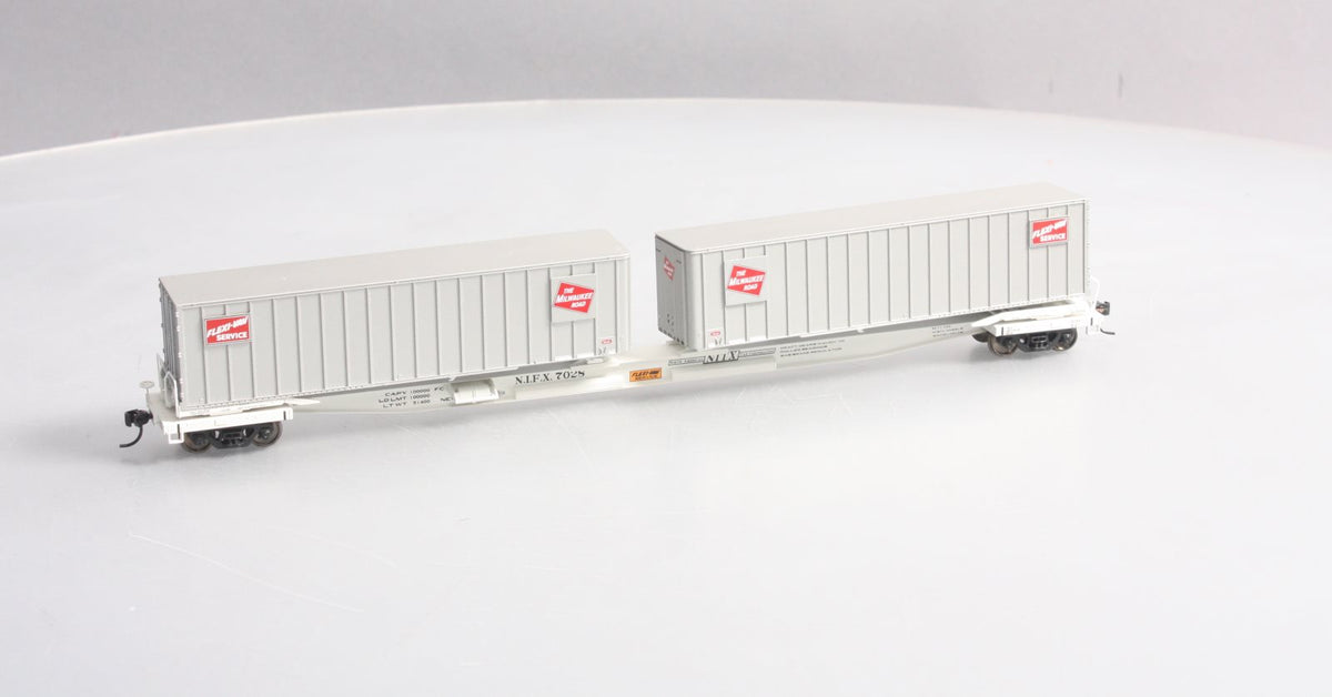 Walthers 932-3926 HO Milwaukee Road Flexi-Van Flat Car w/Trailer #7028