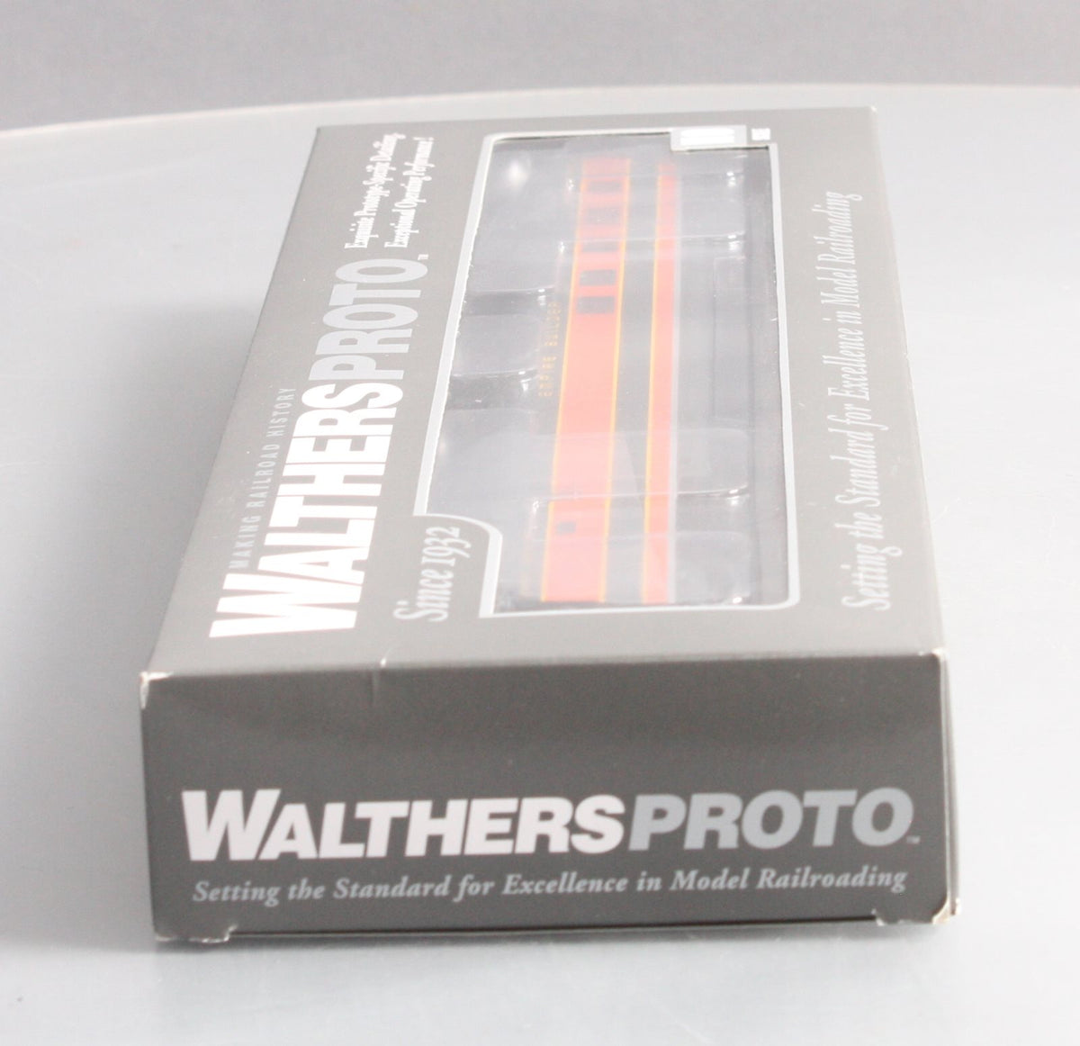 Walthers 920-9054 HO GN Empire Builder Ranch Coffee Shop Lounge Car