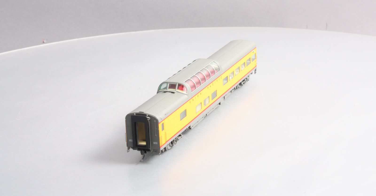 Walthers 920-9237 HO Union Pacific 85' ACF Observation Dome Lounge Lighted