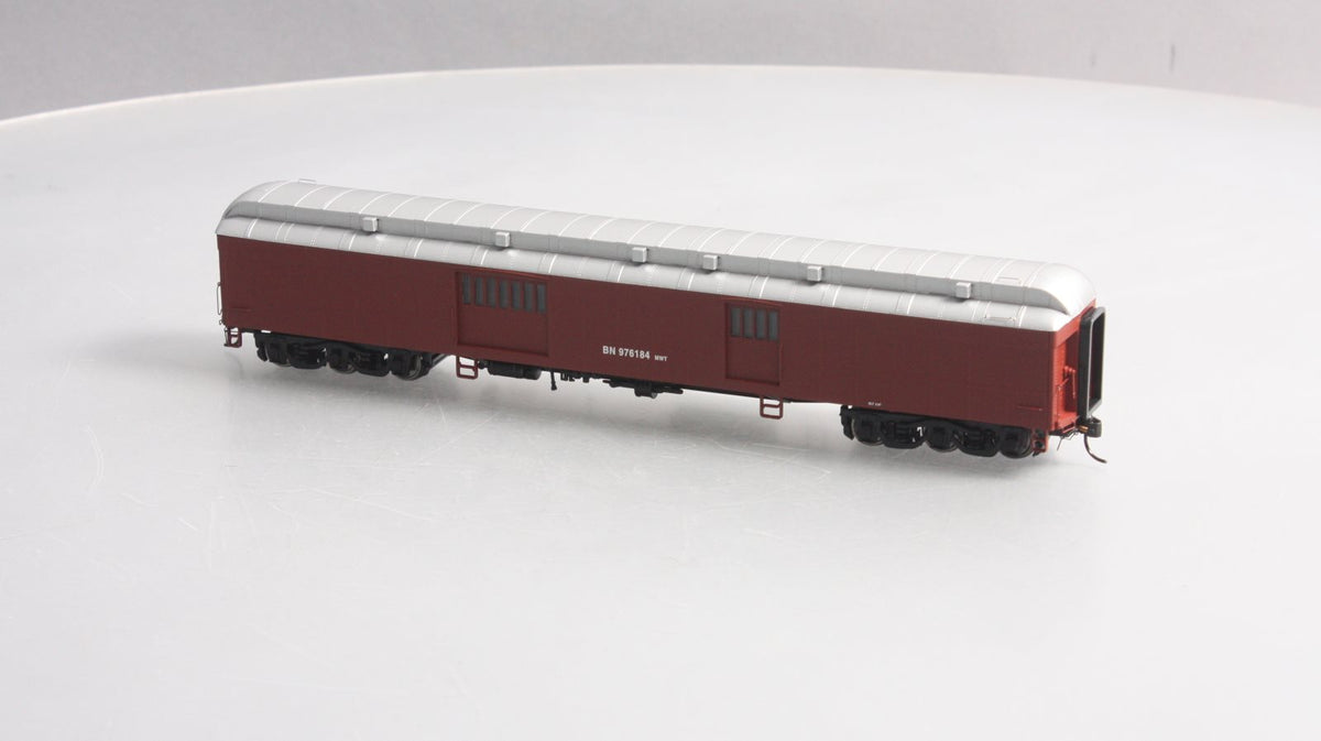 Walthers 932-10528 HO BN Maintenance of Way Baggage Car #976184