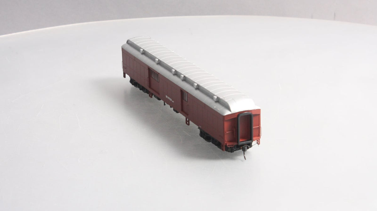 Walthers 932-10528 HO BN Maintenance of Way Baggage Car #976184