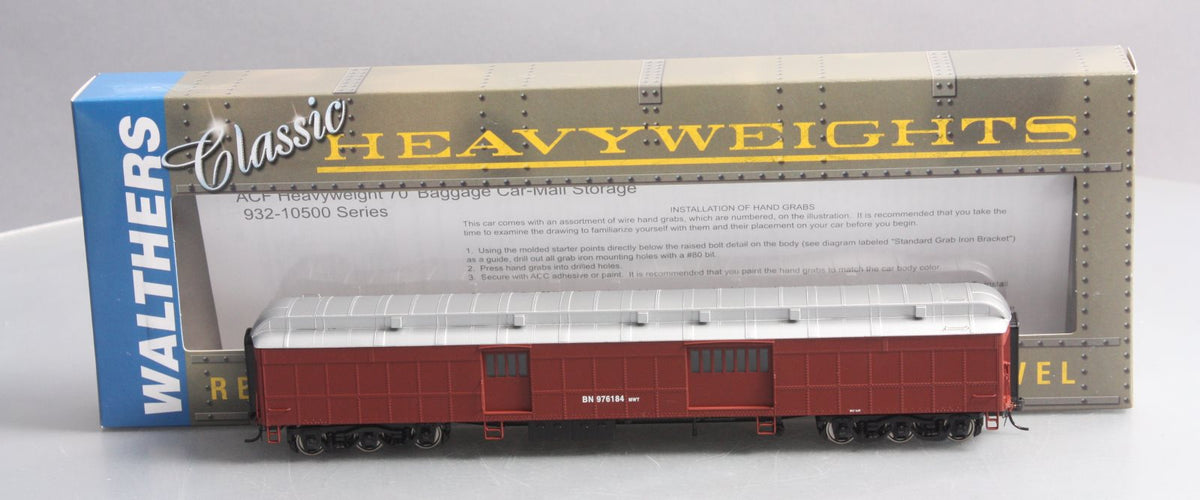 Walthers 932-10528 HO BN Maintenance of Way Baggage Car #976184