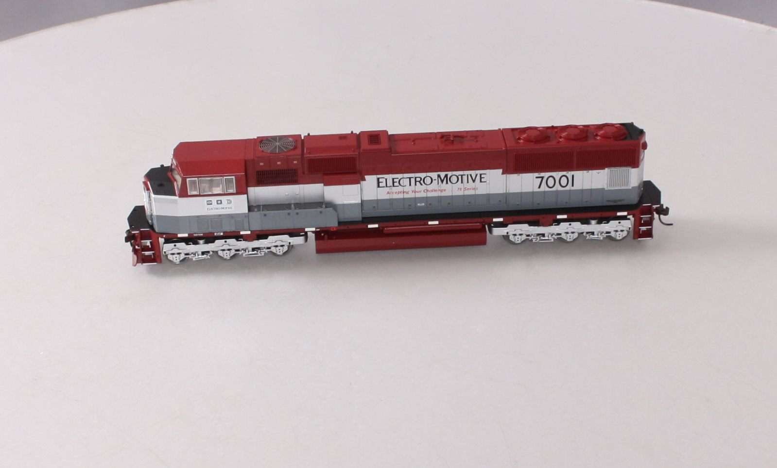 Athearn 0G6117 HO Scale Electo-Motive SD70M EMD Diesel Locomotive #7001 LN/Box