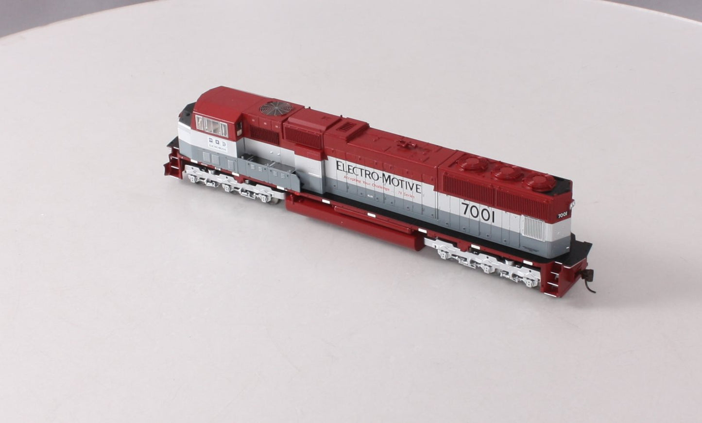 Athearn 0G6117 HO Scale Electo-Motive SD70M EMD Diesel Locomotive #7001 LN/Box