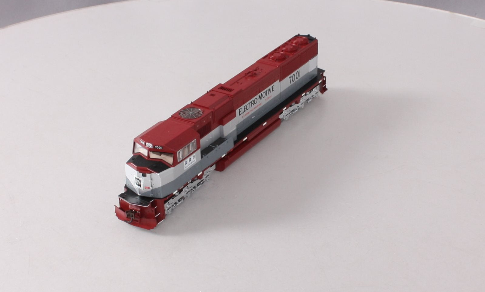 Athearn 0G6117 HO Scale Electo-Motive SD70M EMD Diesel Locomotive #7001 LN/Box